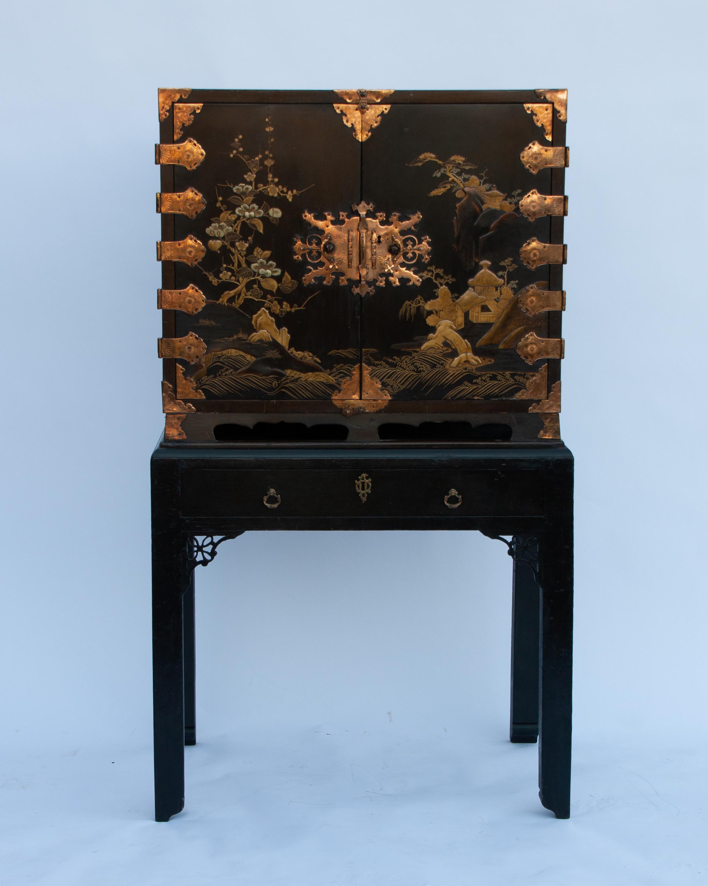 17th Century Japanese Lacquer Cabinet | Anboise Antiques