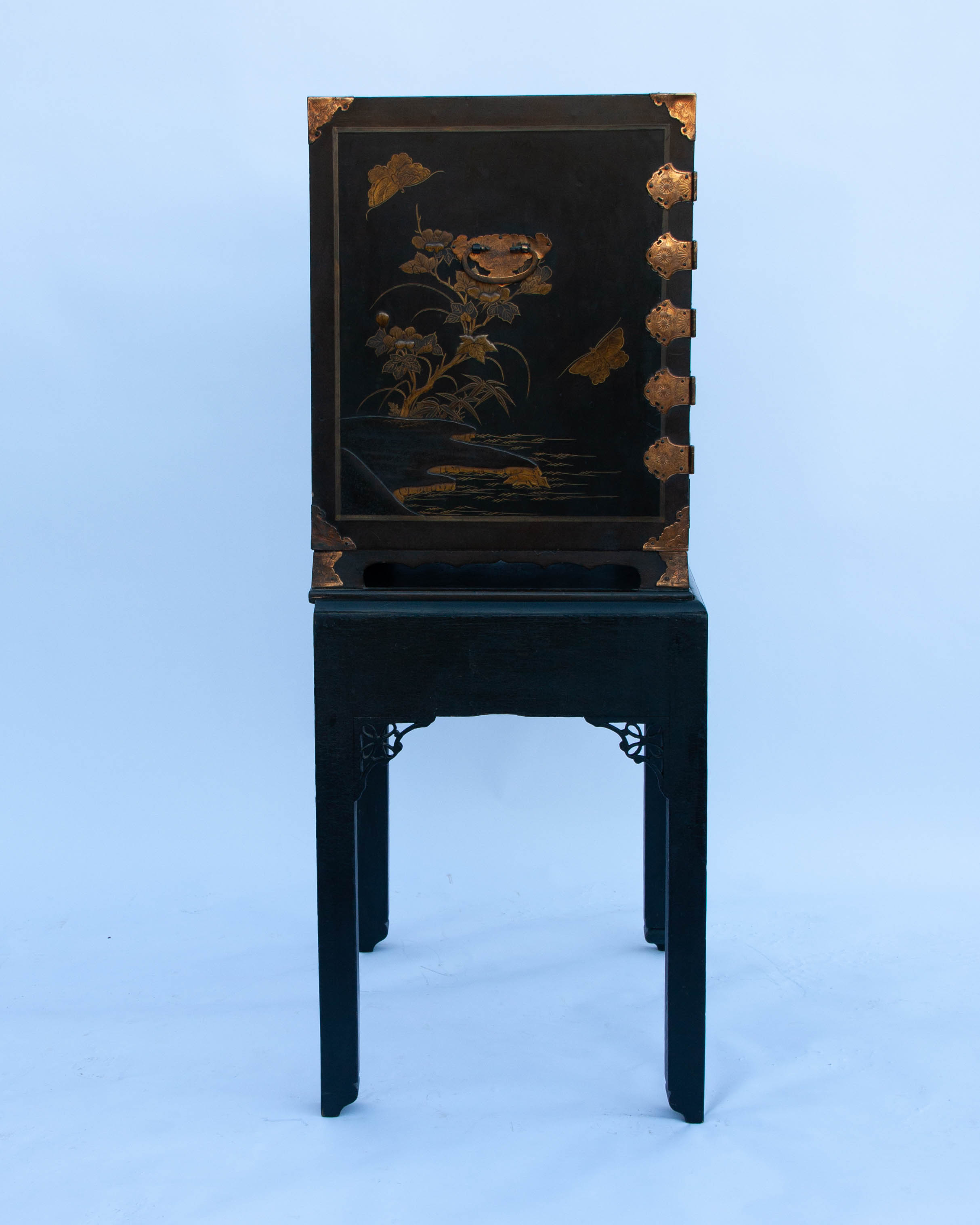 17th Century Japanese Lacquer Cabinet | Anboise Antiques