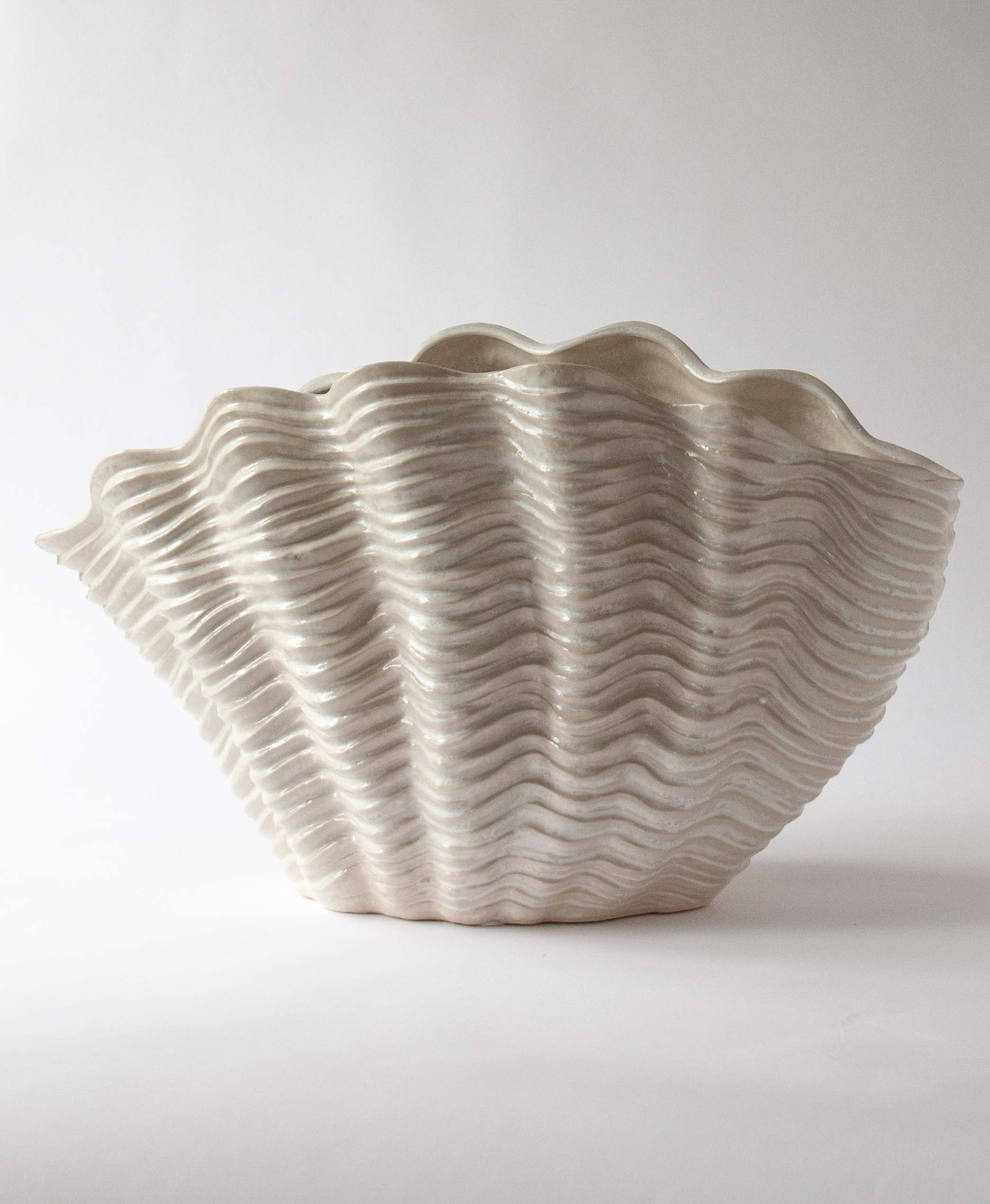 Amina Ceramic Shell Vase | Sculptural Decorative Vase | Anboise – ANBOISE
