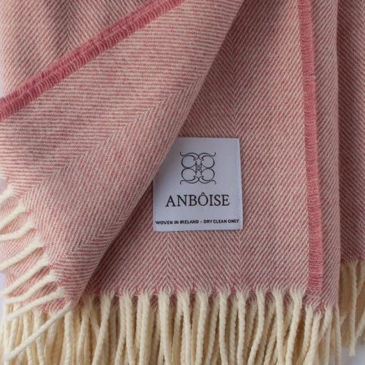 Close‑up of rose Merino weave and soft texture - Anboise