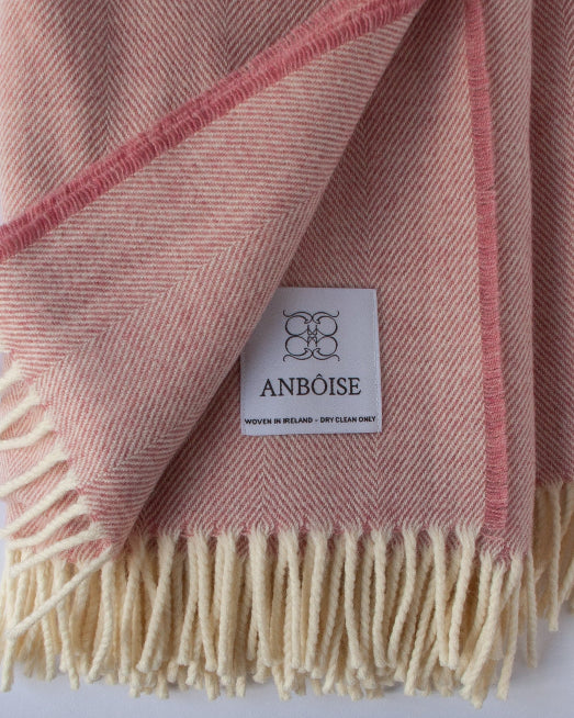 Close‑up of rose Merino weave and soft texture - Anboise