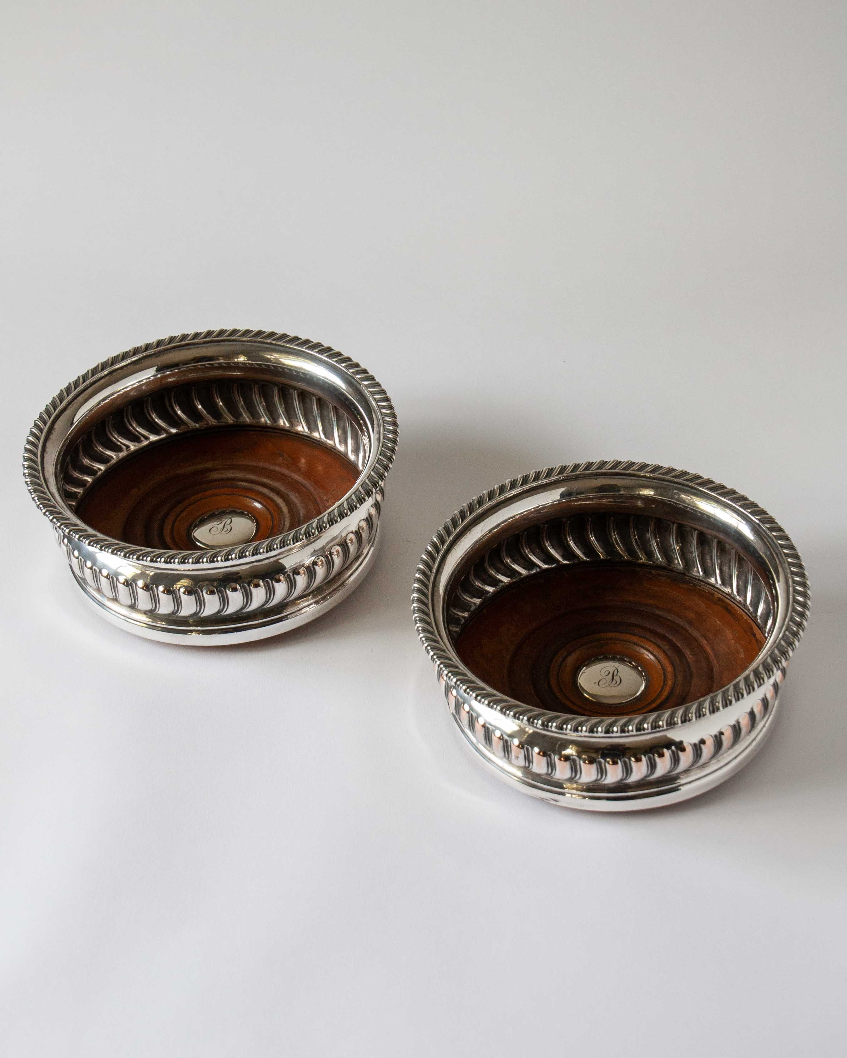 Posavasos de plata antiguos para vino