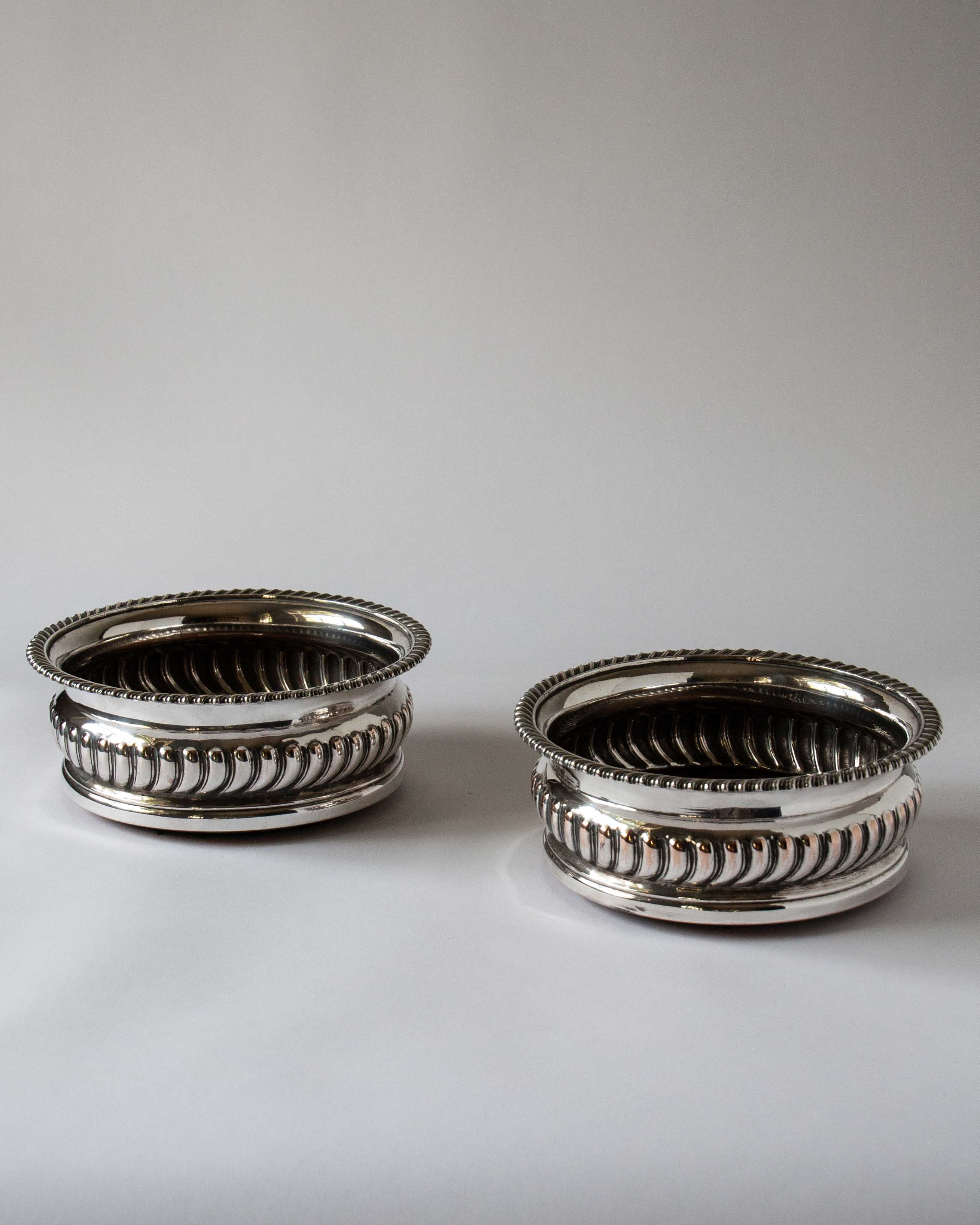Posavasos de plata antiguos para vino