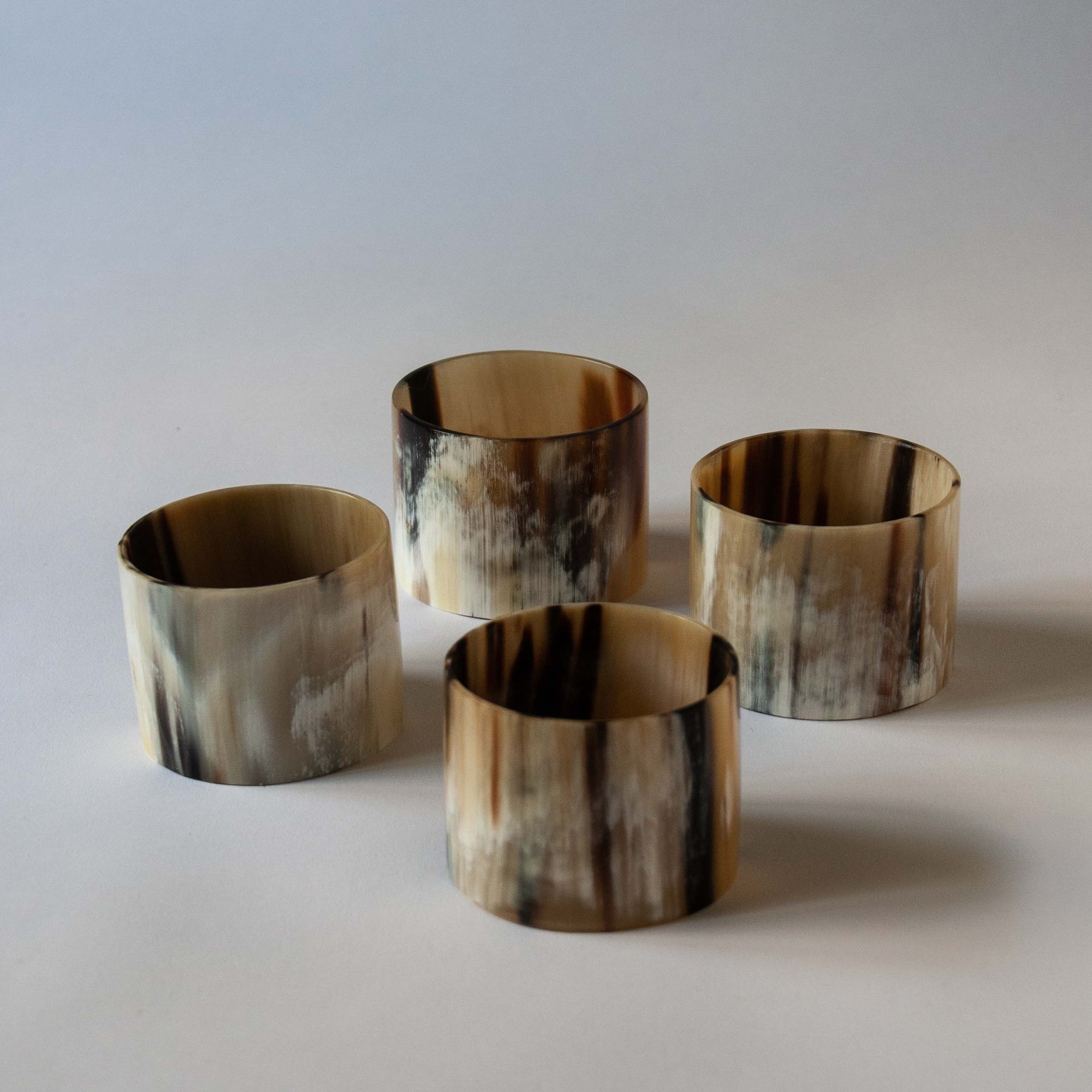 Close‑up of natural horn grain and colour variations | Anboise Accessories