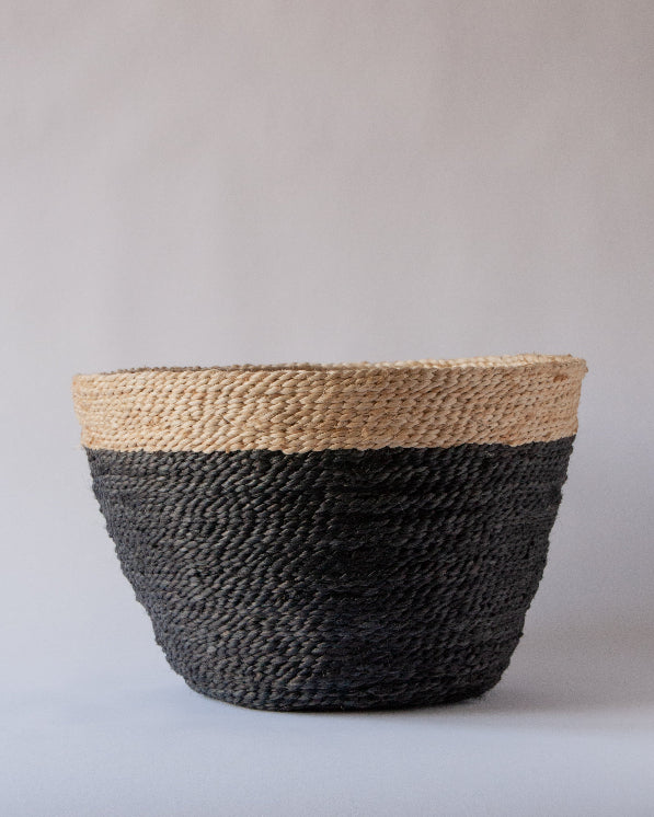Handwoven fair‑trade jute basket in natural tones - Aboise