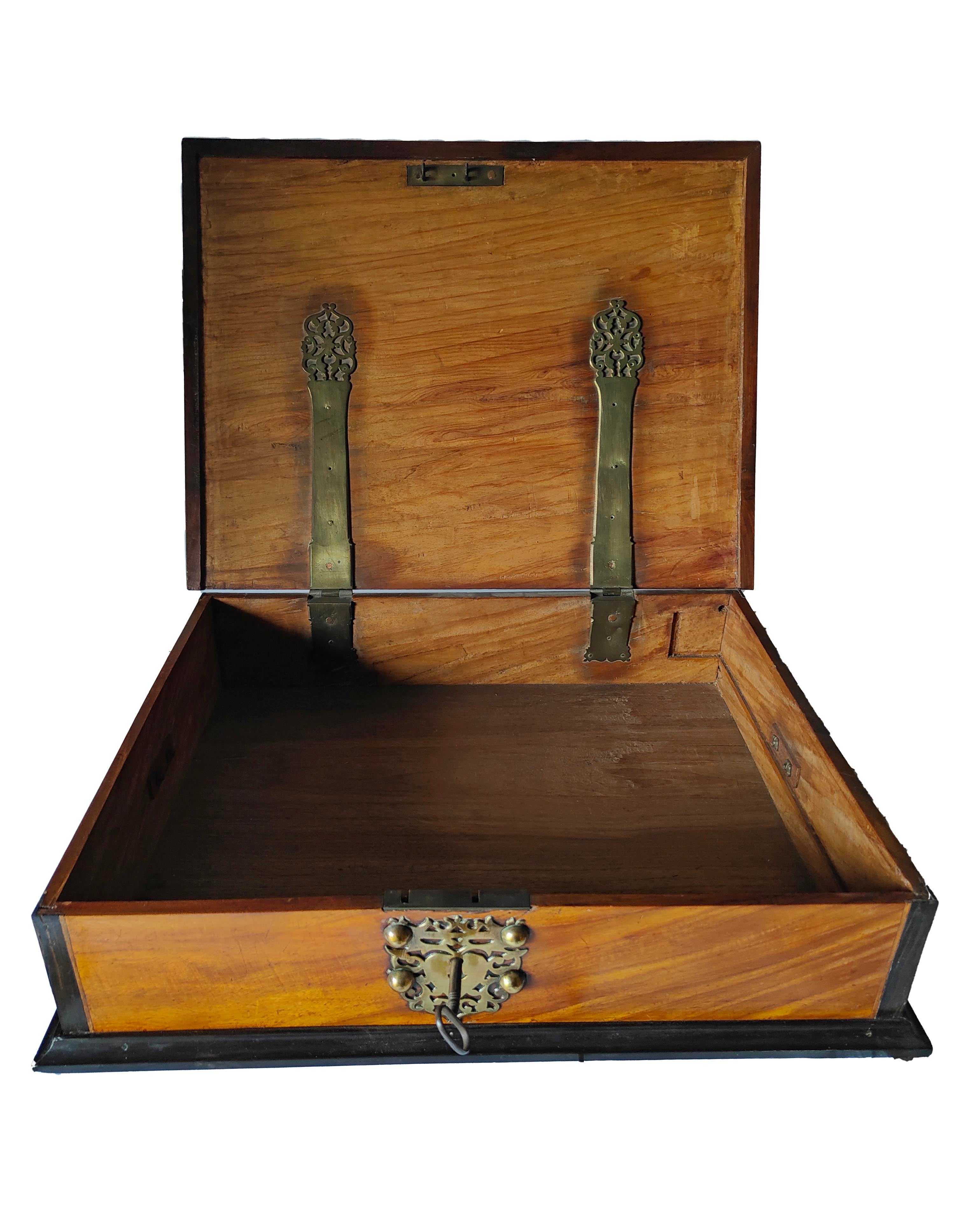 Caja indonesia del siglo XVIII