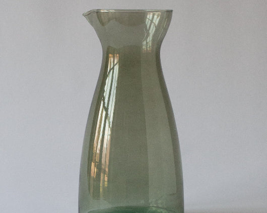 Close‑up of recycled glass texture and tint - Anboise