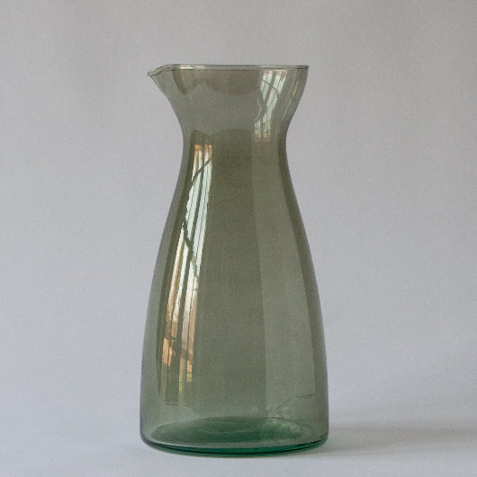 Close‑up of recycled glass texture and tint - Anboise