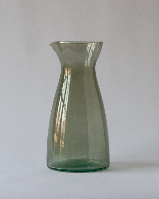 Close‑up of recycled glass texture and tint - Anboise