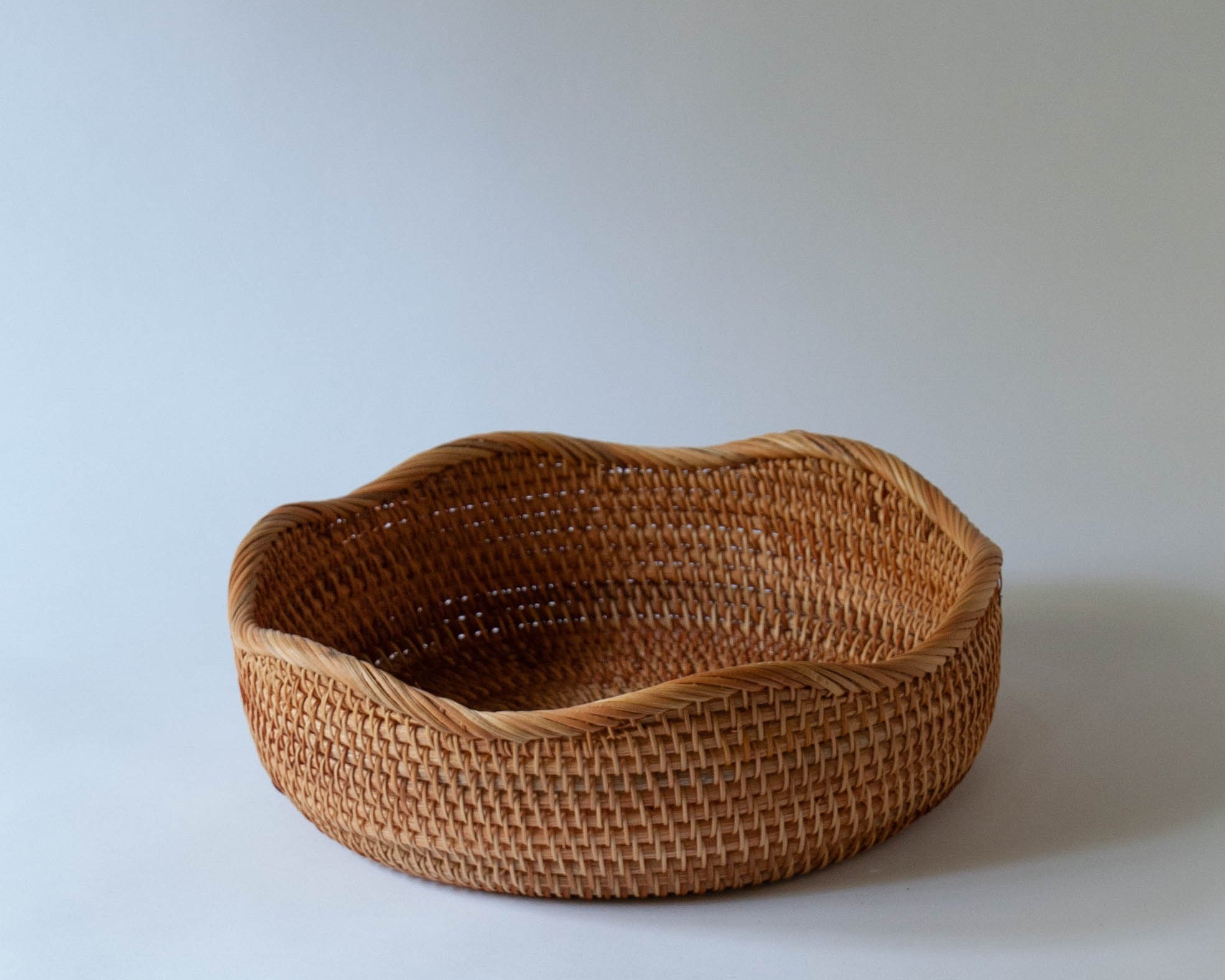 Close‑up of scalloped rattan edge detailing - Anbosie