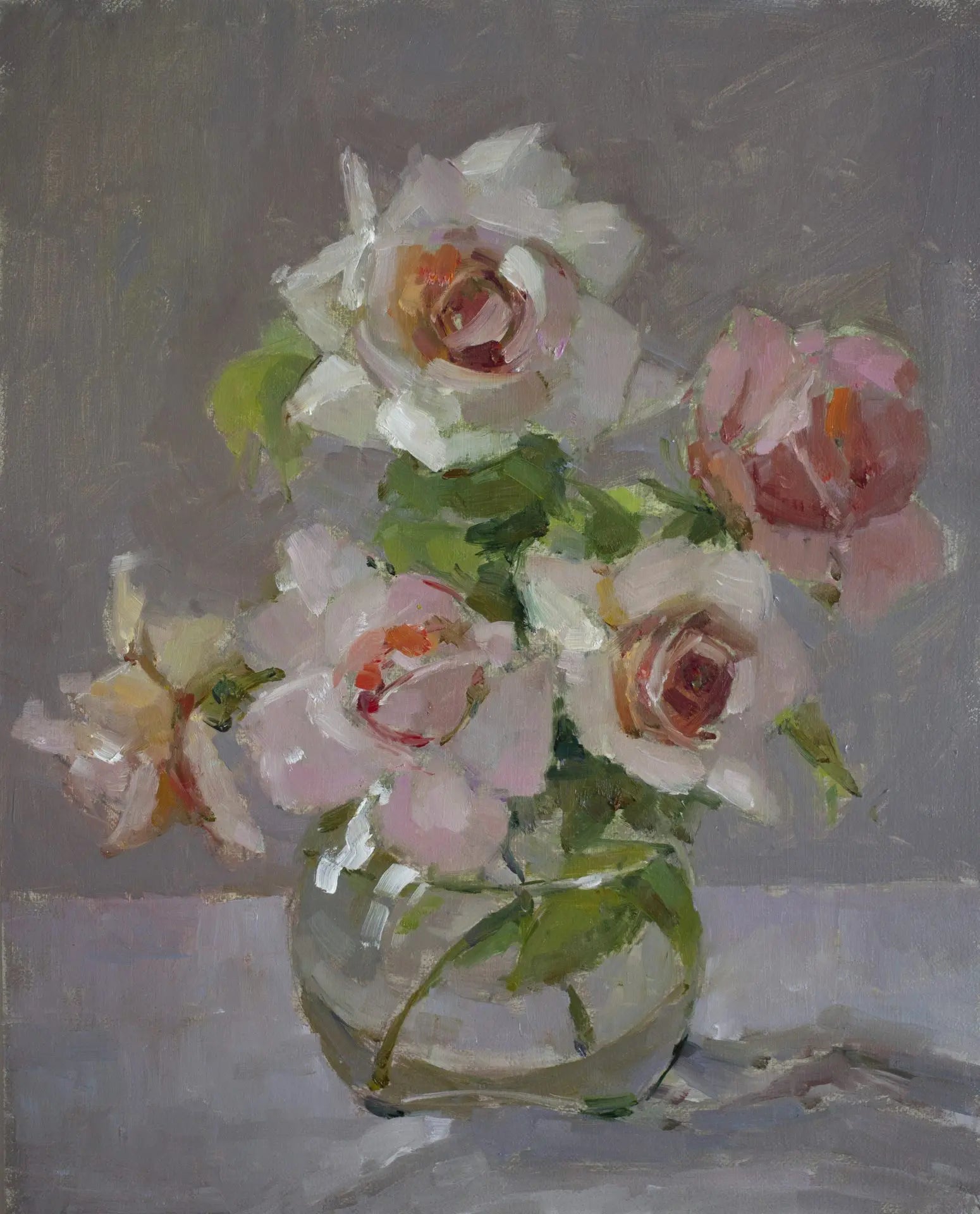 Rose rosa pallido in vaso globo | Annie Waring